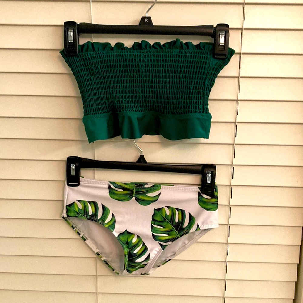 Green floral bikini, removable straps, ruffle top.